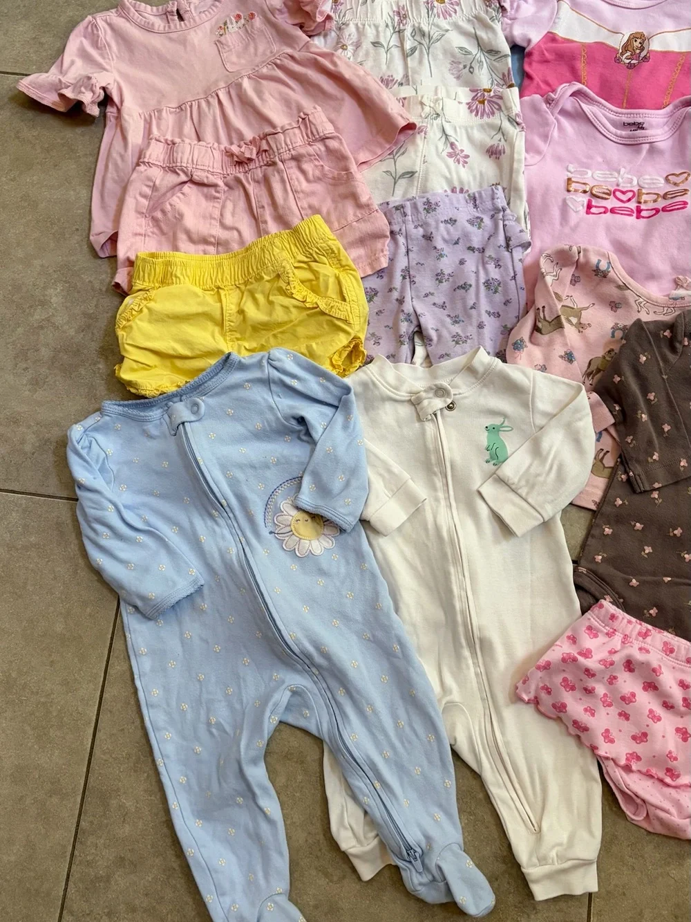 Lot Of 20 Baby Girl 6-9 Month Clothing Bundle Pajamas Shorts body suits onesies